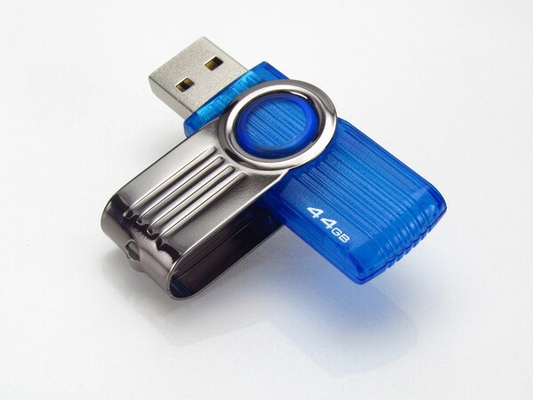 Cum criptam un stick USB pe sistemul de operare Linux?